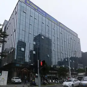 深圳市华丰互联网+创意园 物业招商 租赁中心 宝安区电商仓库办公室出租