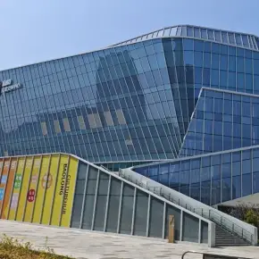 深圳市乐动力宝龙文体中心 物业招商 租赁中心 龙岗区创意园办公室出租
