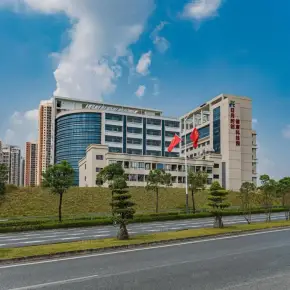 深圳市日月时创健康科技园 物业招商 租赁中心 龙岗区创意园办公室出租