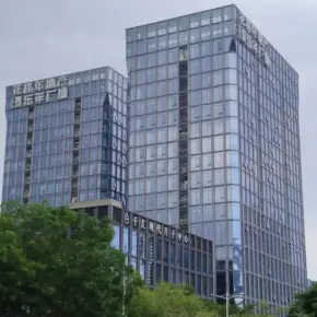 深圳市花样年乐年广场 物业招商 租赁中心 龙岗区创意园办公室出租