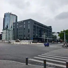 深圳市汤姆逊工业园 物业招商 租赁中心 龙岗区创意园办公室出租