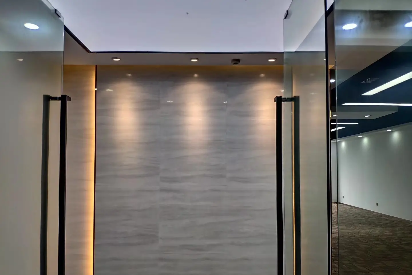 3083960237.jpg